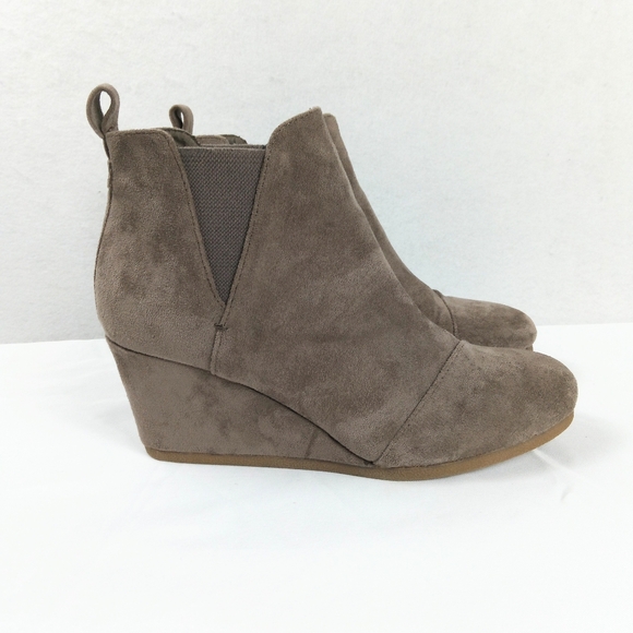 Dunes Womens Zoey Wedge Ankle Boots Size 9 Taupe Faux Suede Booties - Picture 1 of 11